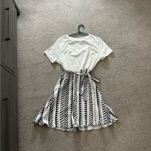 Dress with tie waist